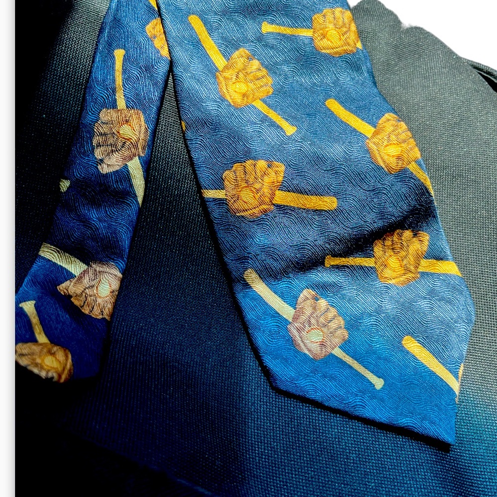 Baseball tie